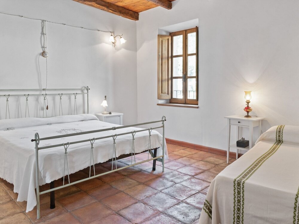 Cabaña Ancient Farmhouse with private heated hot tub and pool