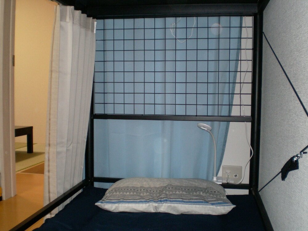 Кровать в общем номере Guesthouse Tohgetsu