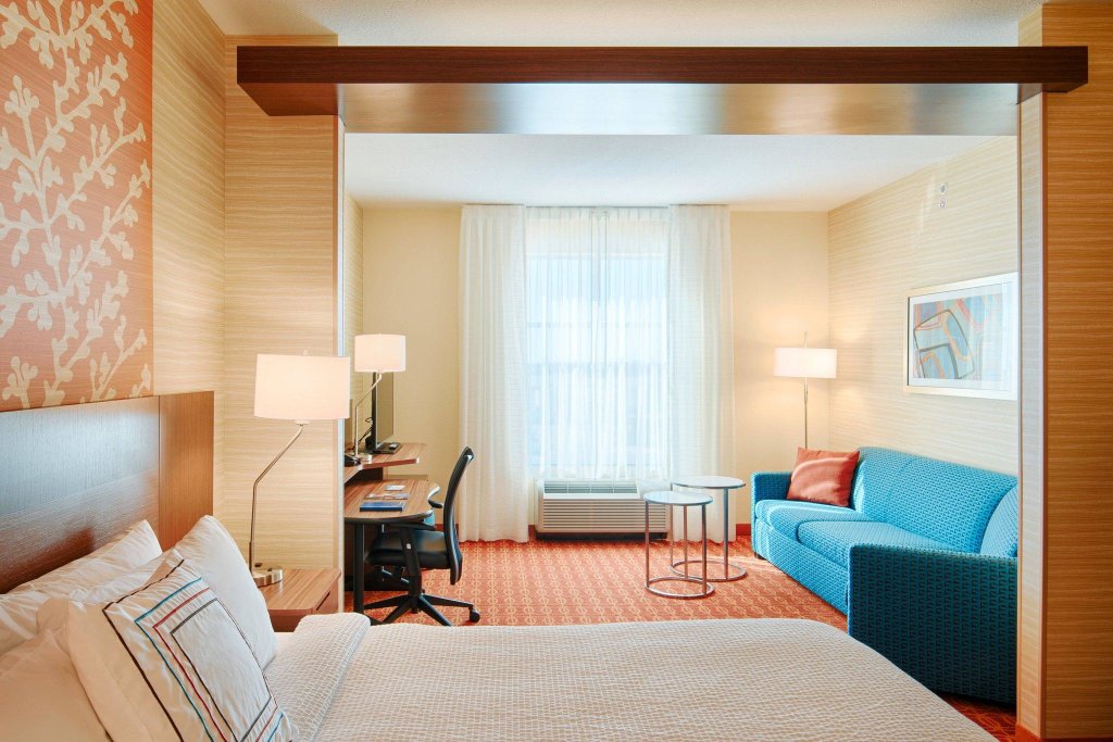Двухместный люкс Fairfield Inn & Suites by Marriott Columbus Dublin