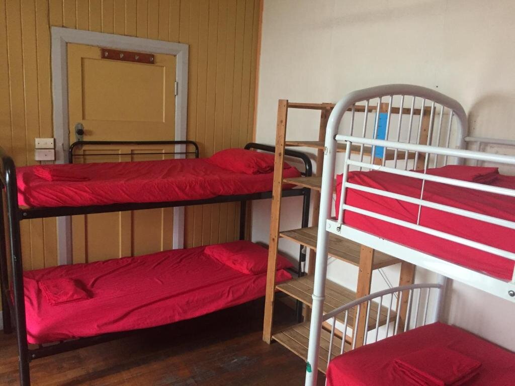 Кровать в общем номере Cairns City Backpackers Hostel