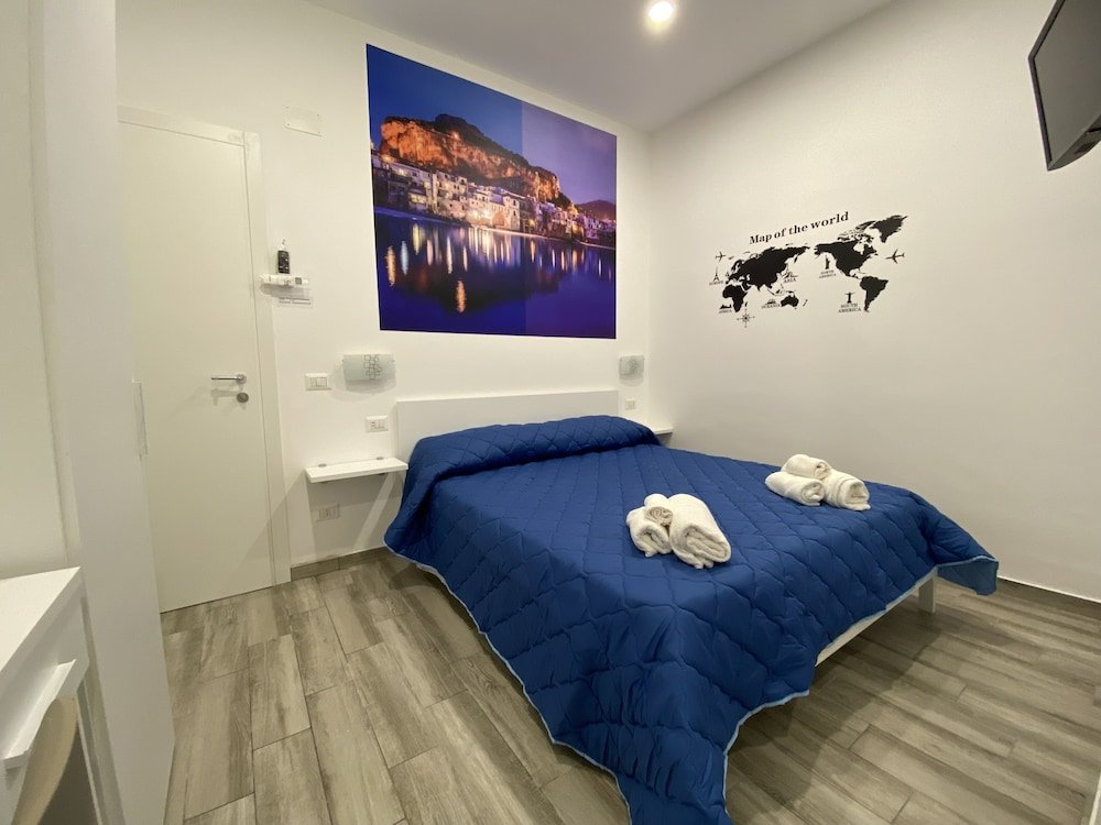 Standard Double room IN CENTRO ROOMS Vicino Cefalù SELF-CHEK-IN