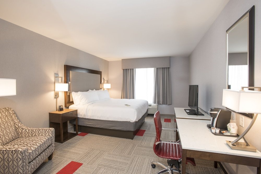 Standard room Holiday Inn Hotel & Suites Cincinnati Downtown, an IHG Hotel