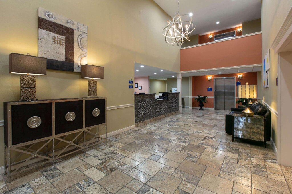 Suite Days Inn & Suites by Wyndham Florence/Jackson Area
