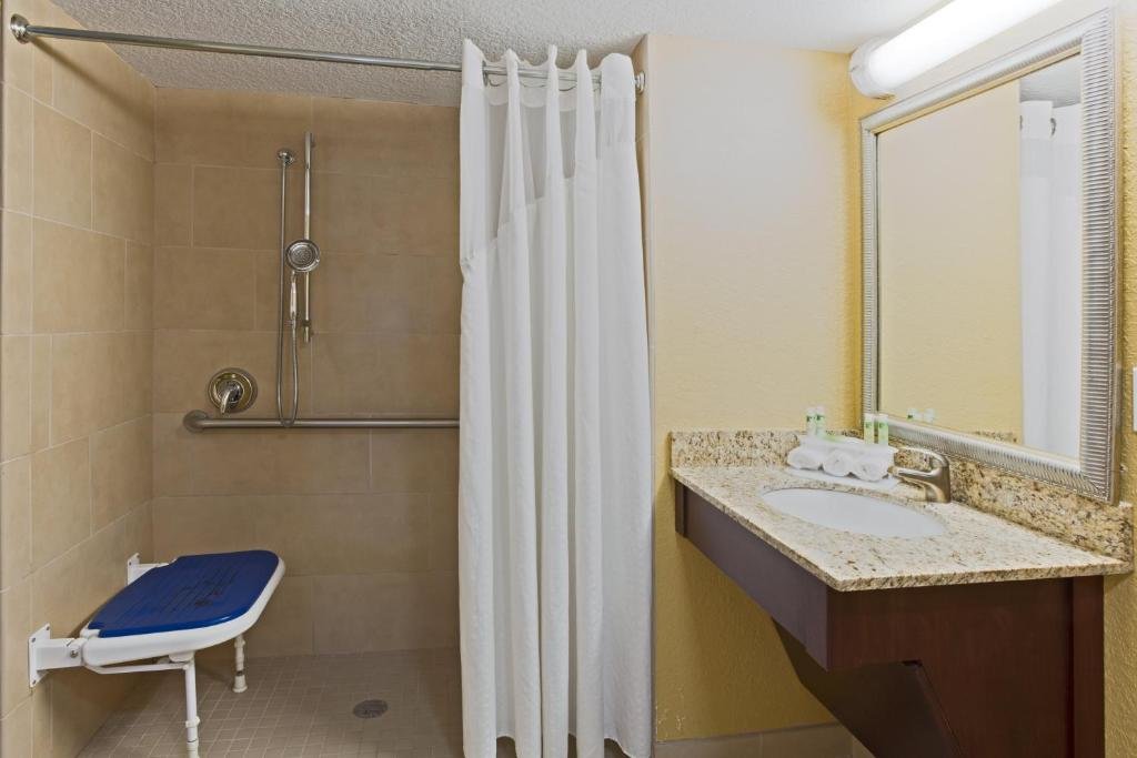 Standard Double room Holiday Inn Express & Suites Ft. Lauderdale N - Exec Airport, an IHG Hotel