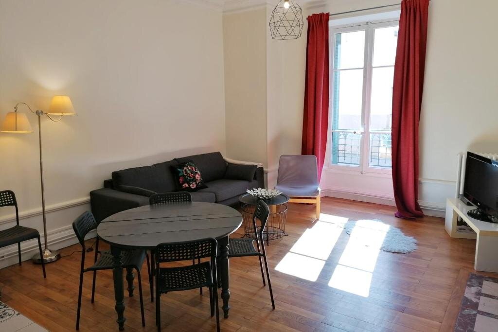 Apartment Superbspacious and quiet 4-rooms flat city center5 min walking gare #H9