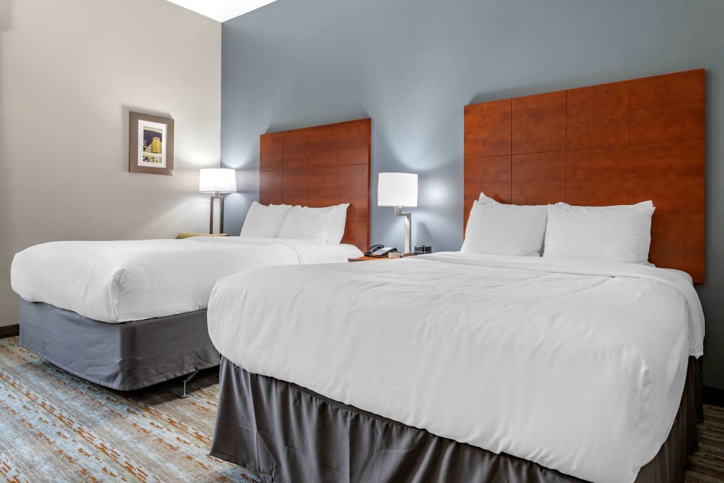 Standard Quadruple room Comfort Inn & Suites