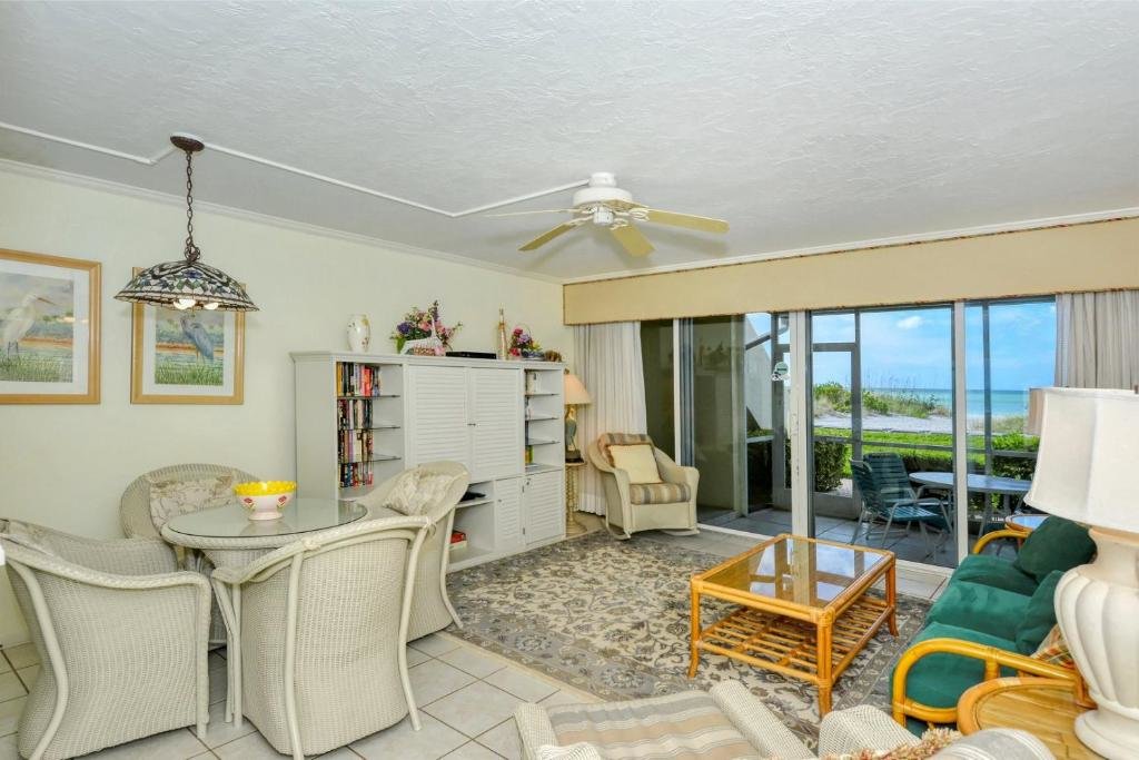 Apartment LaPlaya 106A Beach front Just steps to the white sand and turquoise Gulf of Mexico