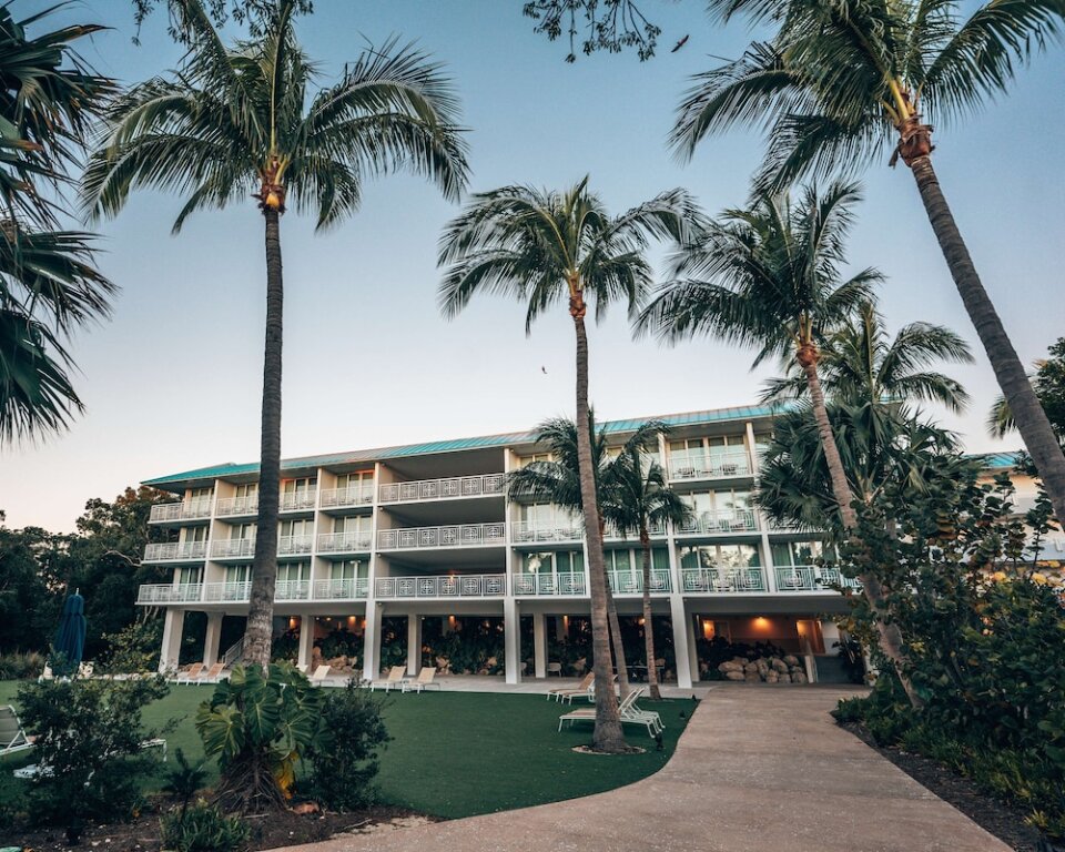 Четырёхместный номер Standard с балконом Baker's Cay Resort Key Largo, Curio Collection By Hilton