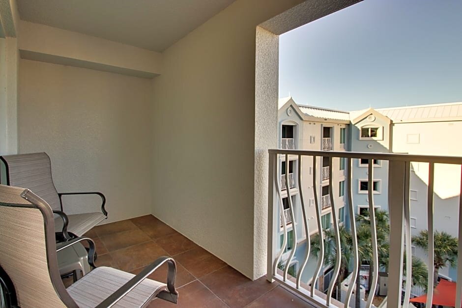 Двухместный номер Standard с балконом и с видом на бассейн Holiday Inn Resort Orlando - Lake Buena Vista, an IHG Hotel