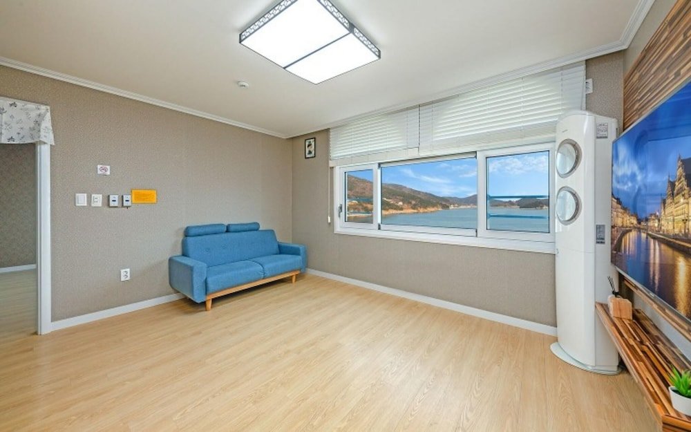 Standard Family room with ocean view Kinpok Pension in Geojedo