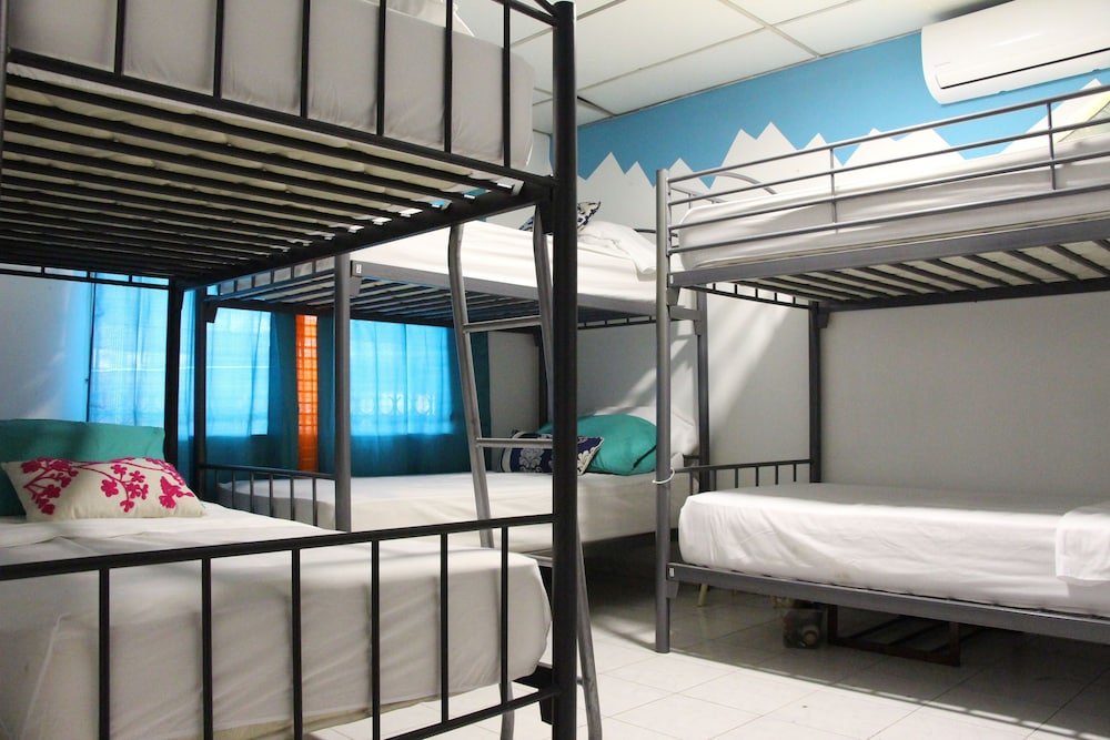 Кровать в общем номере Los Panas Hostel