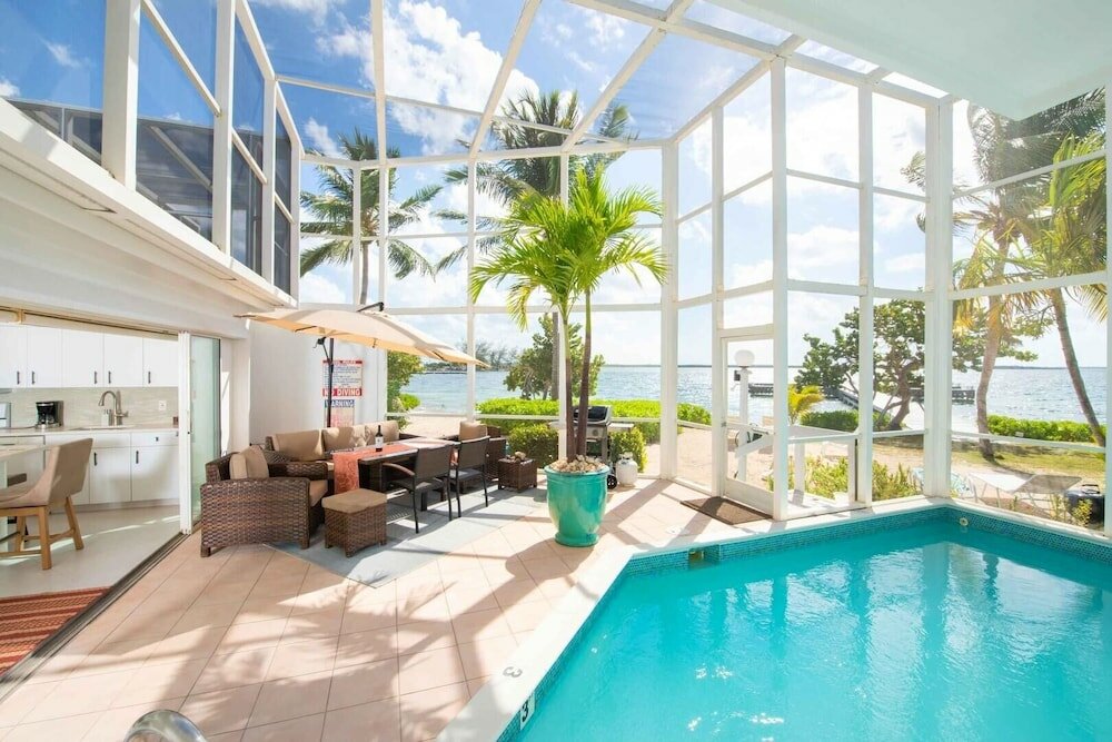 Hütte Pools of the Kai 10 by Grand Cayman Villas & Condos