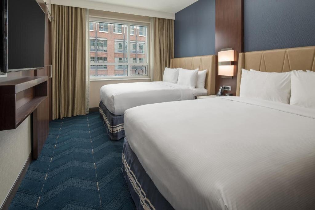 2 Bedrooms Quadruple Suite Embassy Suites By Hilton Seattle Downtown Pioneer Square