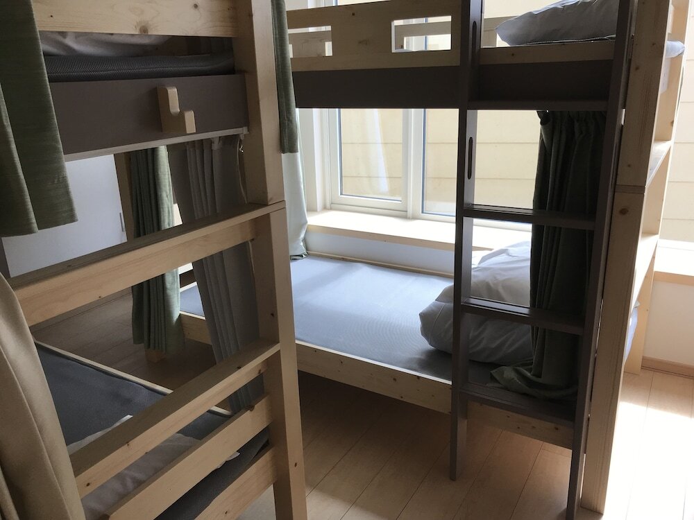 Кровать в общем номере Sapporo Guest House 庵 Anne