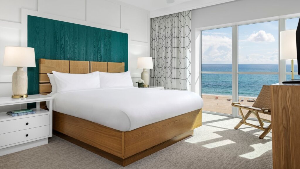 2 Bedrooms Villa oceanfront Marriott's Oceana Palms