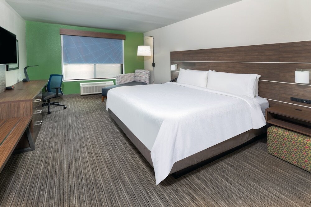 Четырёхместный номер Standard Holiday Inn Express & Suites - Shreveport - Downtown, an IHG Hotel