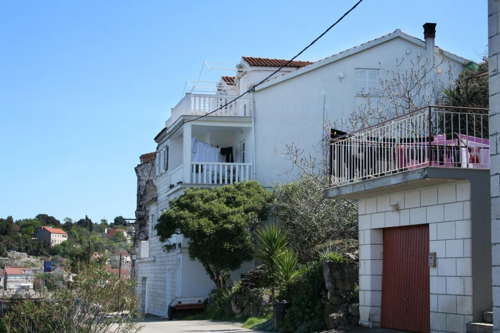 Apartment Ivo - 20m from the sea: A2 Racisce, Island Korcula Pupnat