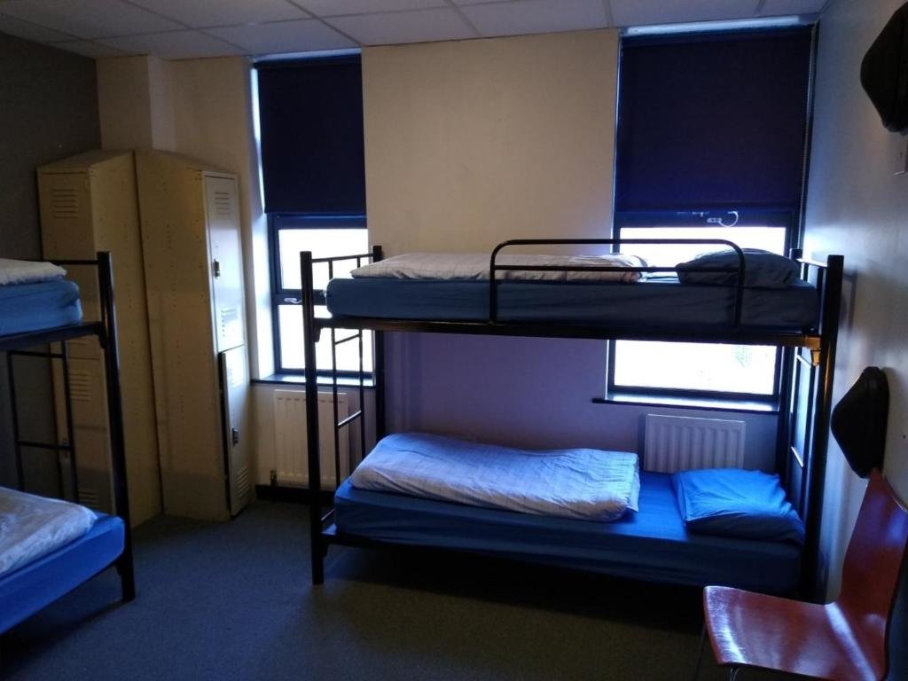 Кровать в общем номере (женский номер) Belfast International Youth Hostel