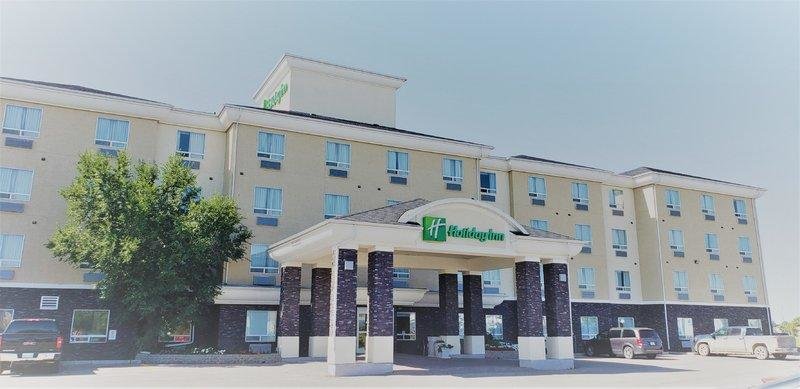 Кровать в общем номере Holiday Inn Hotel & Suites Regina, an IHG Hotel