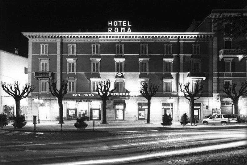 Кровать в общем номере Hotel Roma