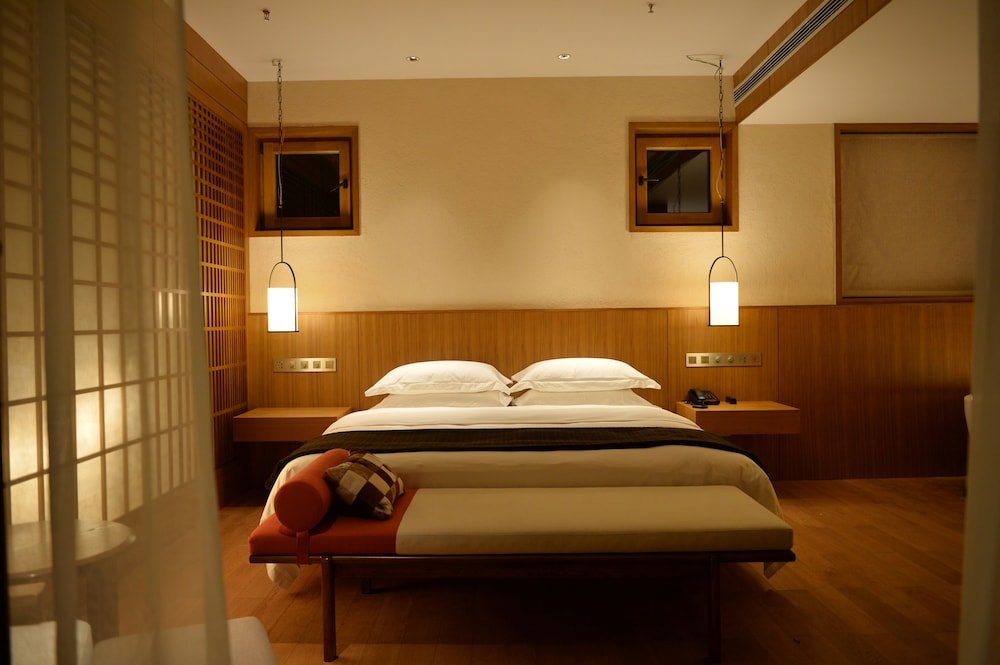 Superior Double room with balcony Lijiang Tsingpu Baisha Retreat