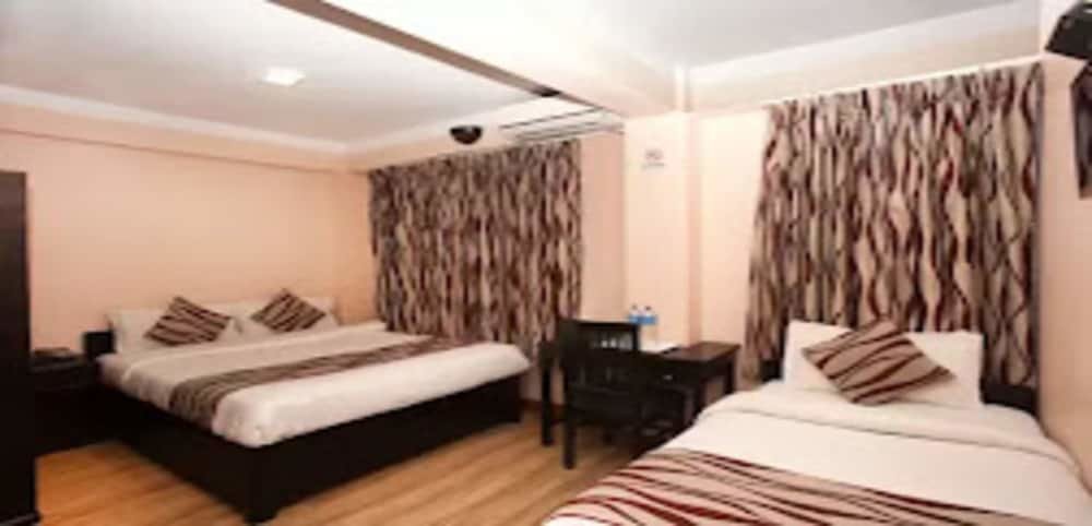 Deluxe triple chambre MeroStay 206 Hotel KU