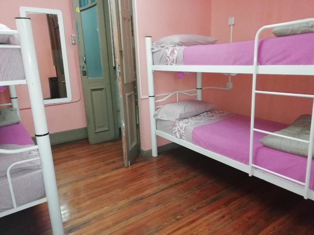 Кровать в общем номере (женский номер) Windmill Hostel