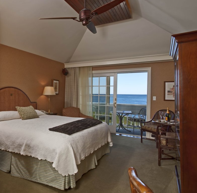 Standard Double room with balcony and with ocean view Stage Neck Inn