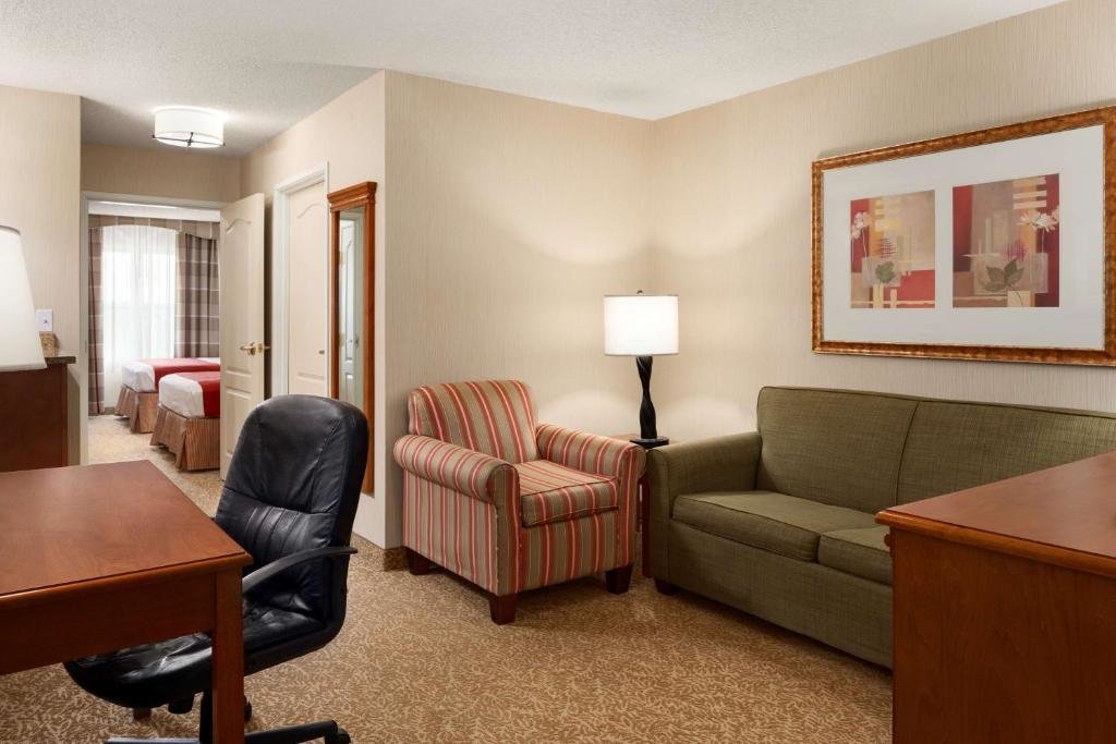 1 Bedroom Quadruple Suite Country Inn & Suites by Radisson, Toledo South, OH