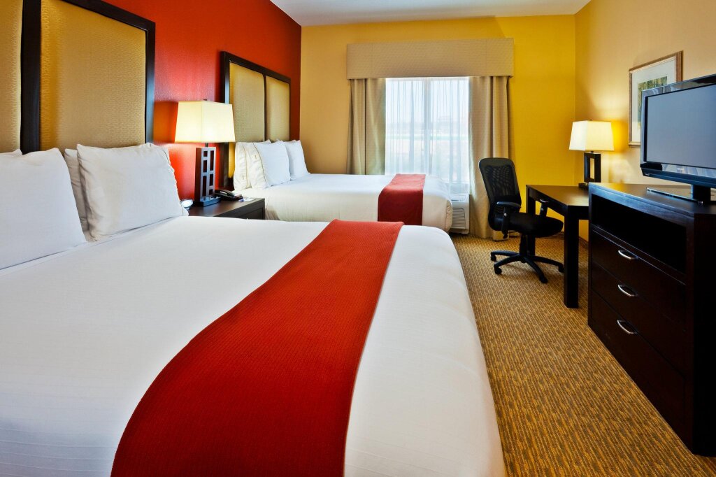 Четырёхместный номер Standard Holiday Inn Express Nashville-Opryland, an IHG Hotel