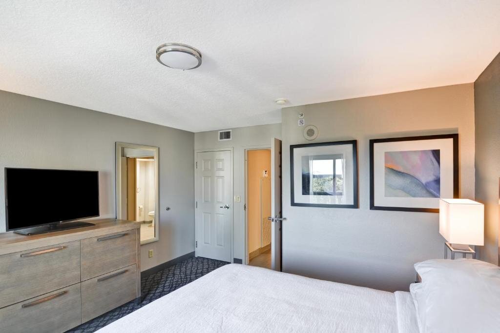 Двухместный люкс Premium с 2 комнатами Embassy Suites by Hilton Orlando Downtown