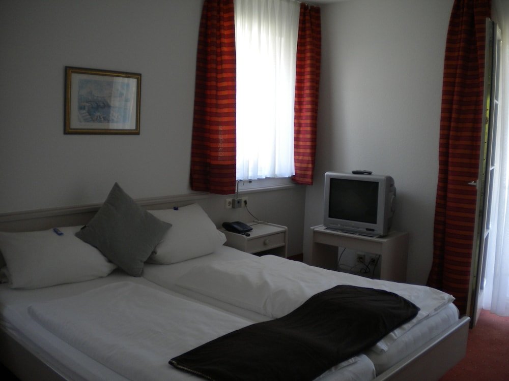 Standard Double room with balcony Hotel Garni