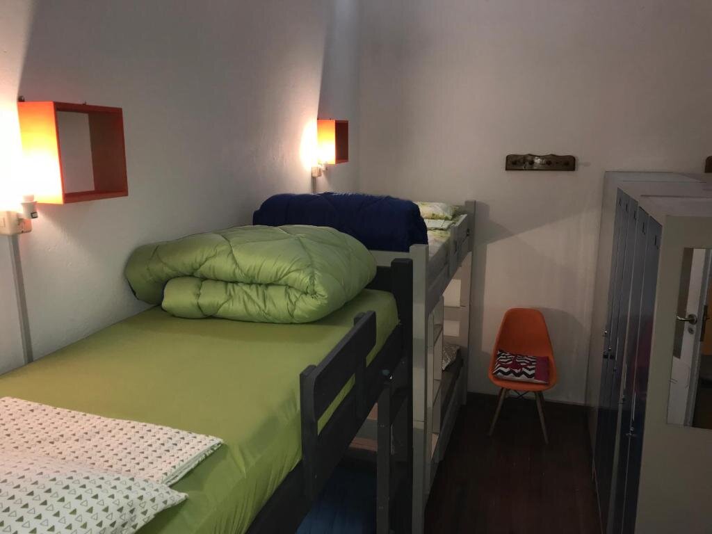 Кровать в общем номере Student’s Hostel