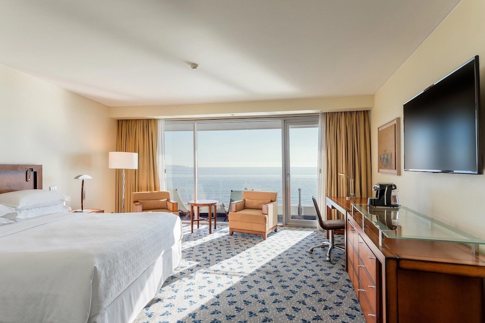 Двухместный номер Deluxe с балконом и с красивым видом из окна Sheraton Miramar Hotel & Convention Center