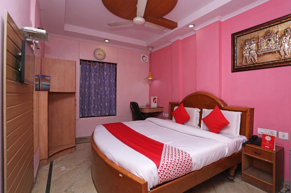 Deluxe Double room OYO Hotel Madhur Regency
