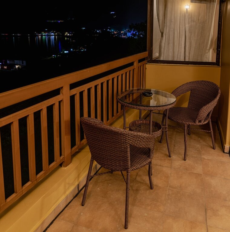Двухместный номер Deluxe с видом на озеро Hotel Fewa Camp