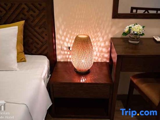 Deluxe room Hanoi Lakeside Premium Hotel & Travel