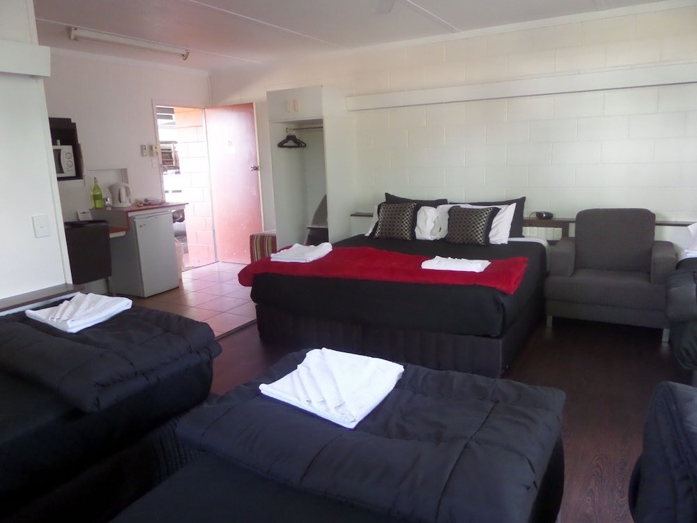 Четырёхместный семейный люкс c 1 комнатой Motel Oasis
