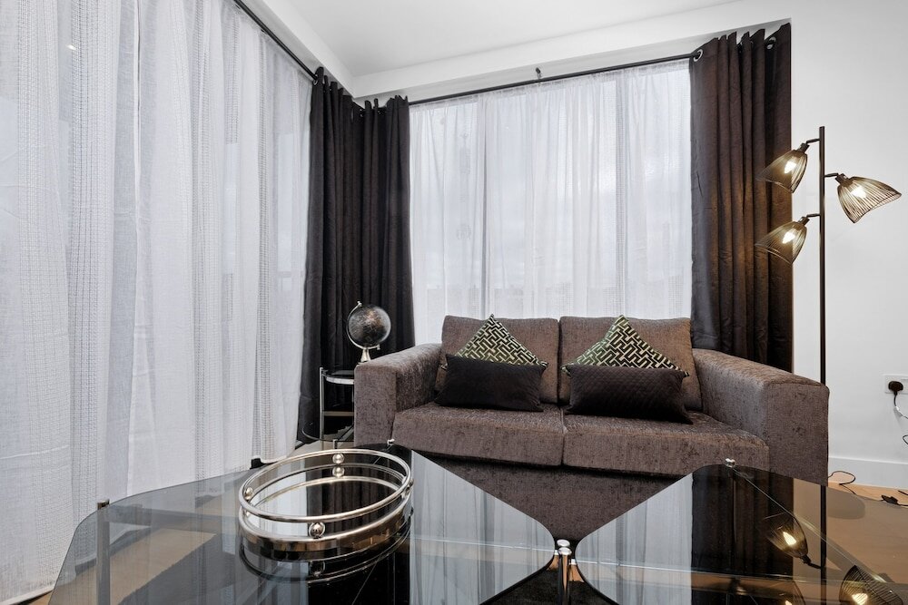 Апартаменты Classic Belmore 1 & 2 Bedroom Luxury Apartment