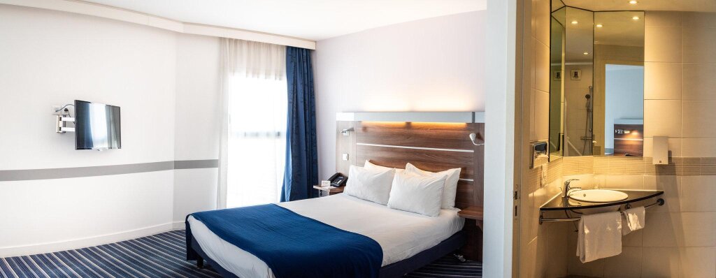 Standard Doppel Zimmer mit Blick auf den Innenhof Holiday Inn Express Marseille Saint Charles, an IHG Hotel