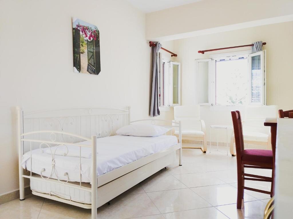 Коттедж с 2 комнатами Agia Anna - Spacious 80m² Sea View Apartment - 50m from beach