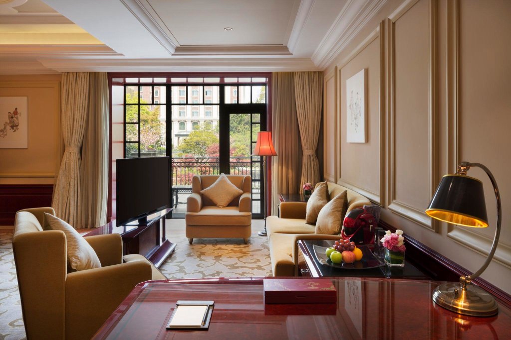 Люкс InterContinental Shanghai Ruijin, an IHG Hotel - Downtown Historic Iconic Garden Hotel