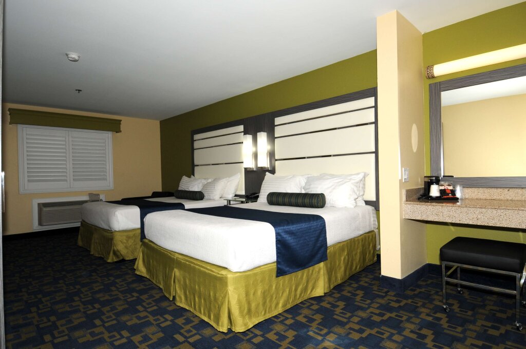 Четырёхместный номер Standard Best Western Antelope Inn & Suites