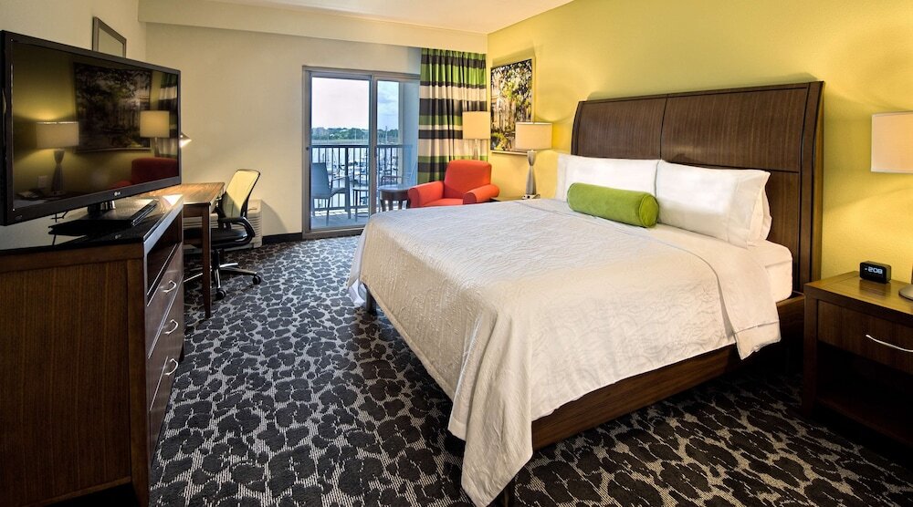 Standard Doppel Zimmer mit Balkon und mit Wasserblick Hilton Garden Inn Charleston Waterfront/Downtown