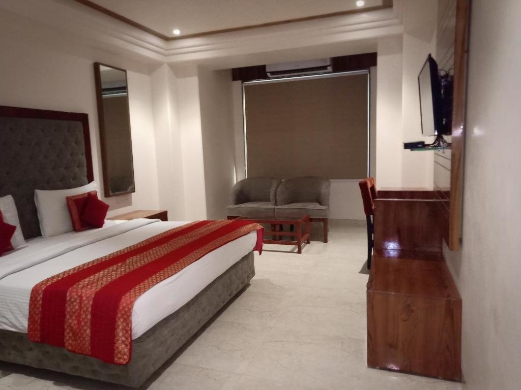 Deluxe room Lavanya Hotel- Near Alipur, Delhi