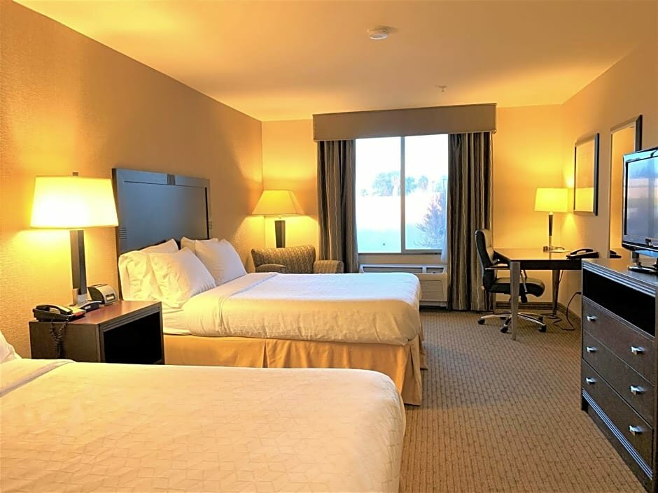 Executive Quadruple room Holiday Inn Express Fresno Northwest