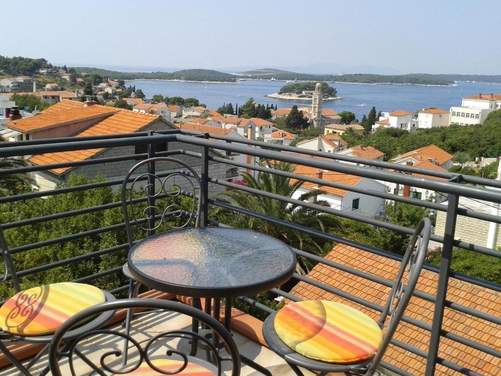 Апартаменты с видом на море Apartment On Hvar Island