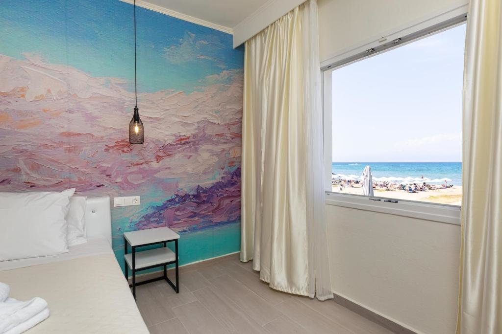 Standard Quadruple room with sea view Aqua Luxury Suites