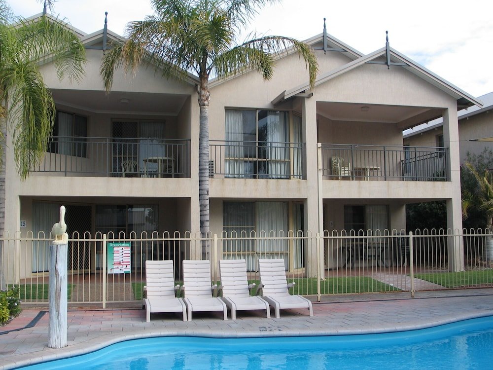 Номер Standard с 3 комнатами с видом на бассейн Pelican Shore Villas Kalbarri