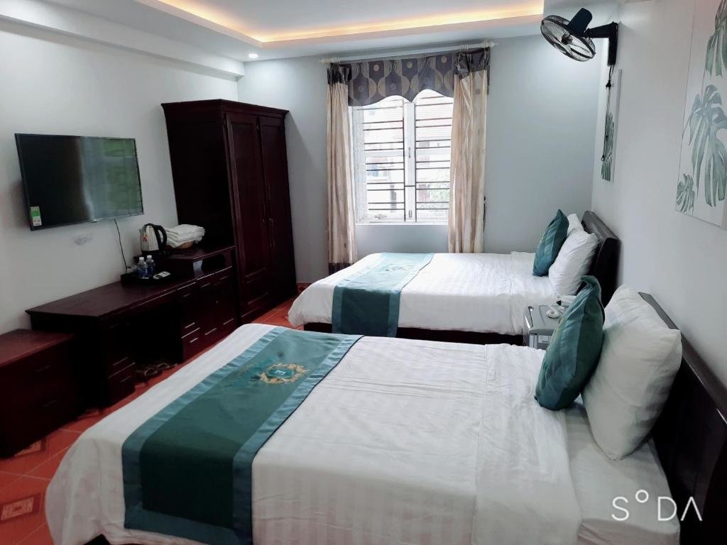 Кровать в общем номере Emerald Hotel Cát Bà